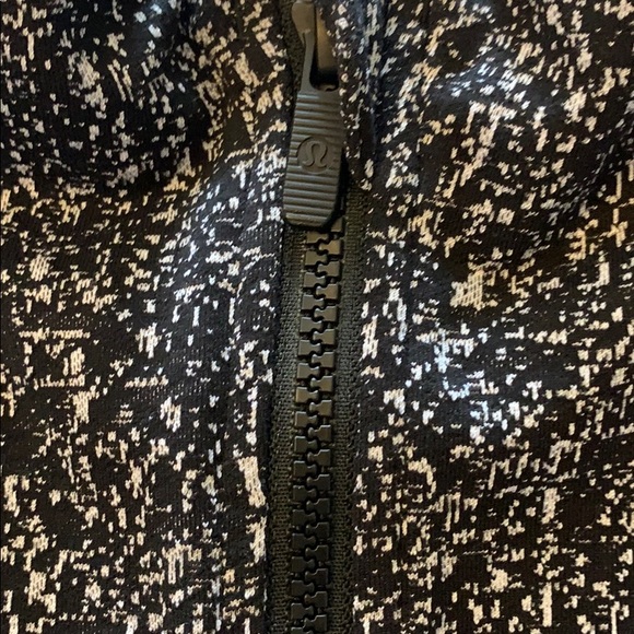 Lululemon jacket - Picture 3 of 5